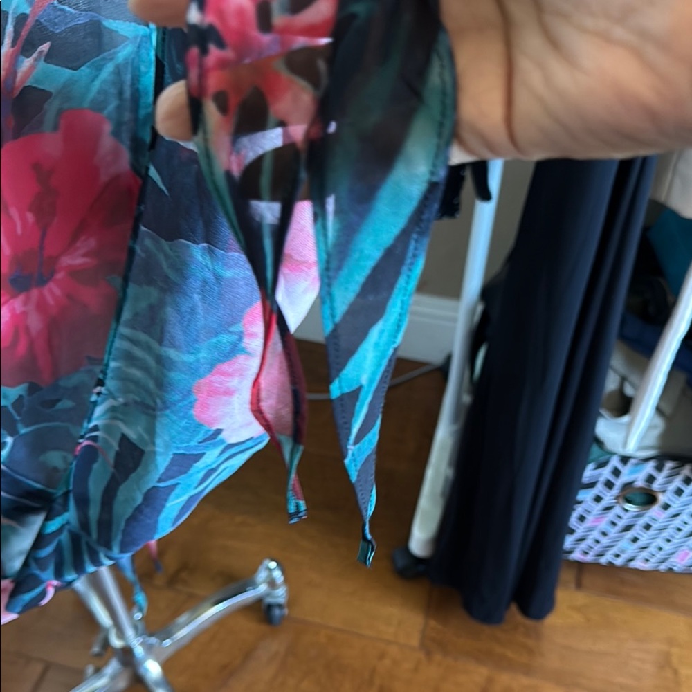 Like New Colleen Lopez Women’s Semi Sheer Tropical Floral Tunic Top size Large - Picture 7 of 11